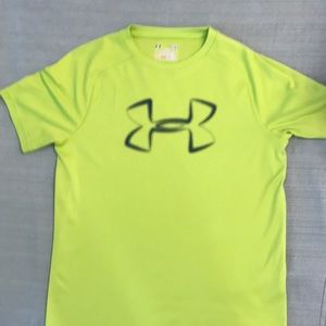 Under Armor boy’s loose heat gear top